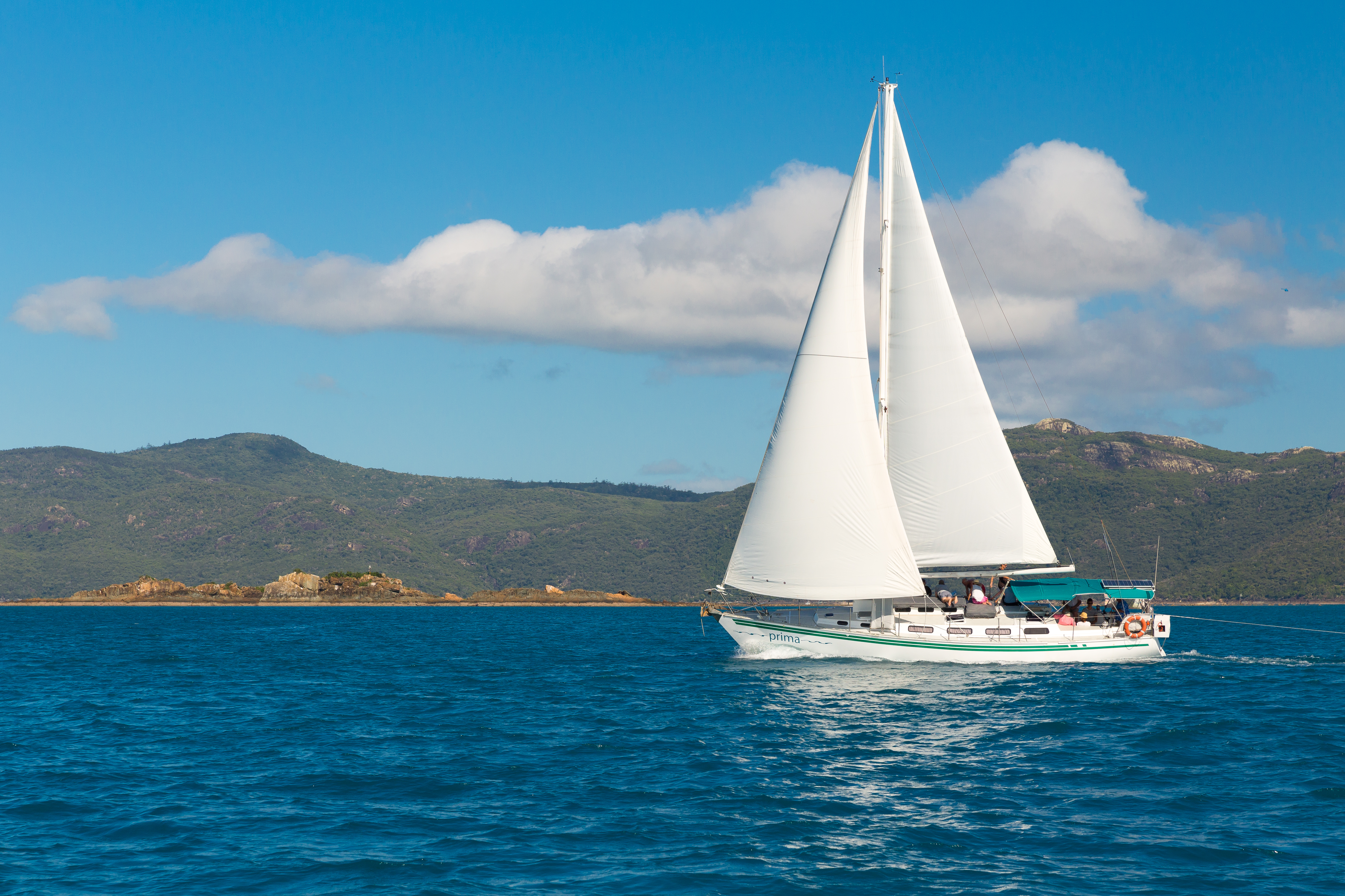 Prima - Sailing 3 - Explore Whitsundays.jpg