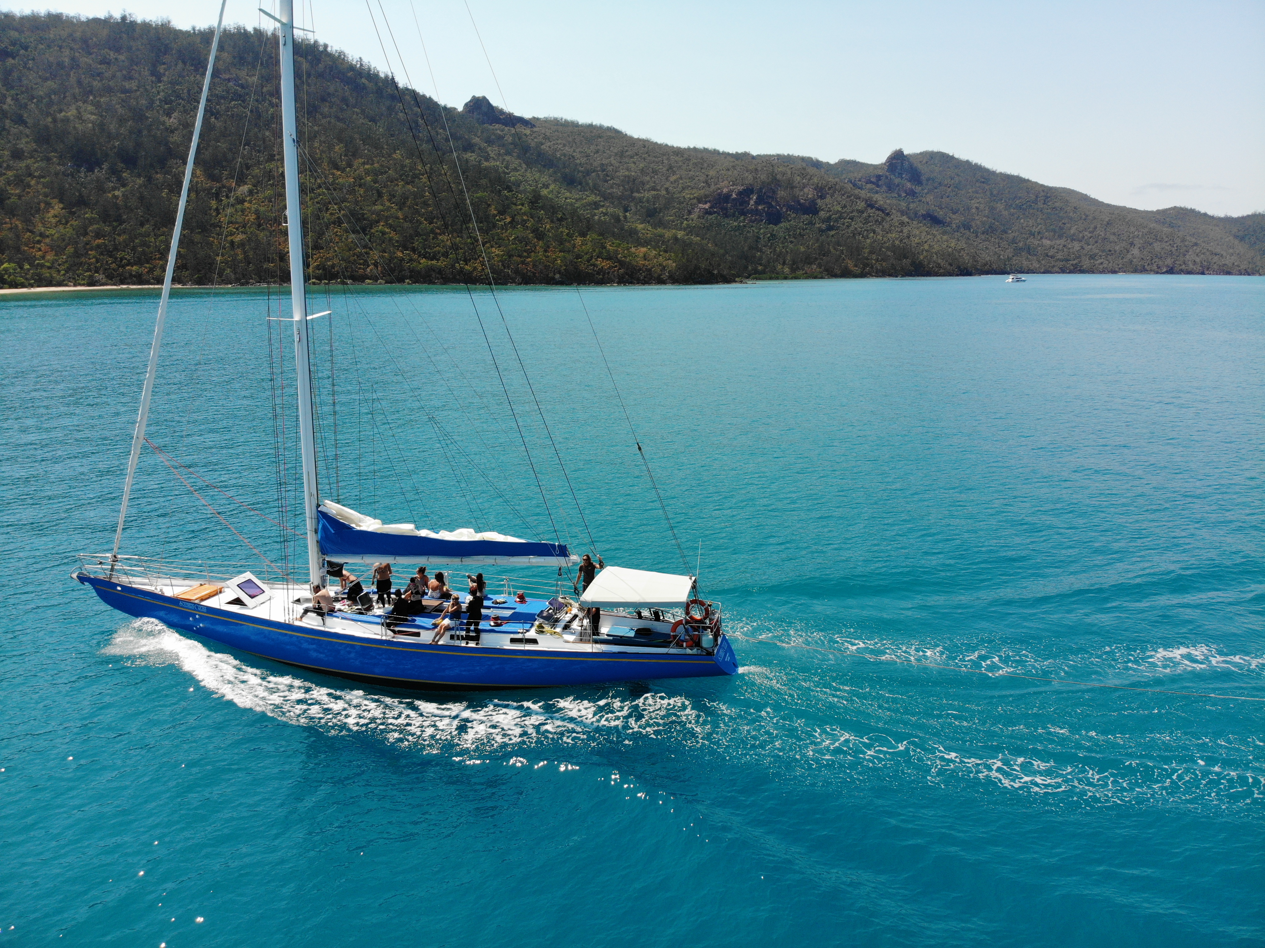 Southern Cross - Aerial Motoring with Shade Up - Explore Whitsundays_0.JPG