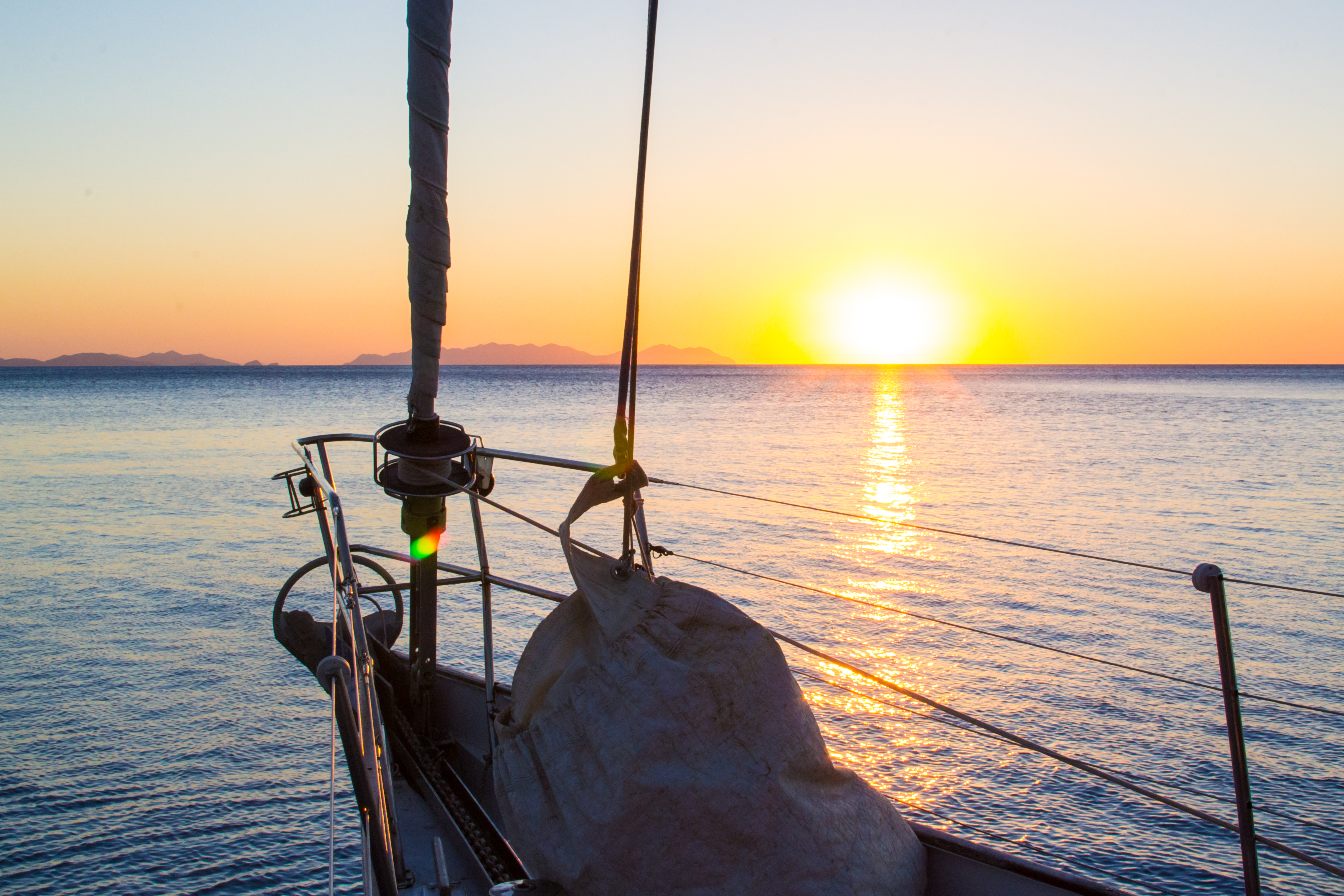 Southern Cross - Bow at Sunset - Explore Whitsundays_0.jpg