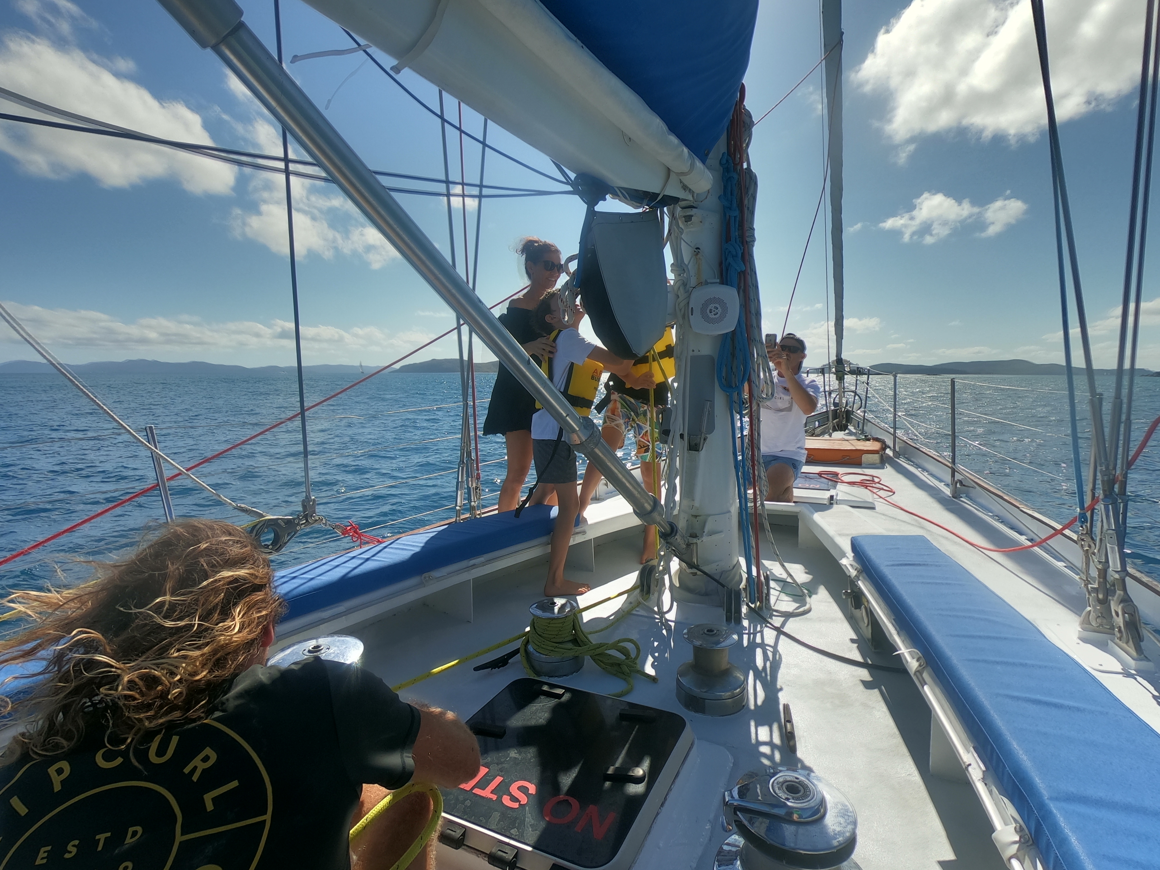Southern Cross - Family Hoisting Sails - Explore Whitsundays_0.JPG