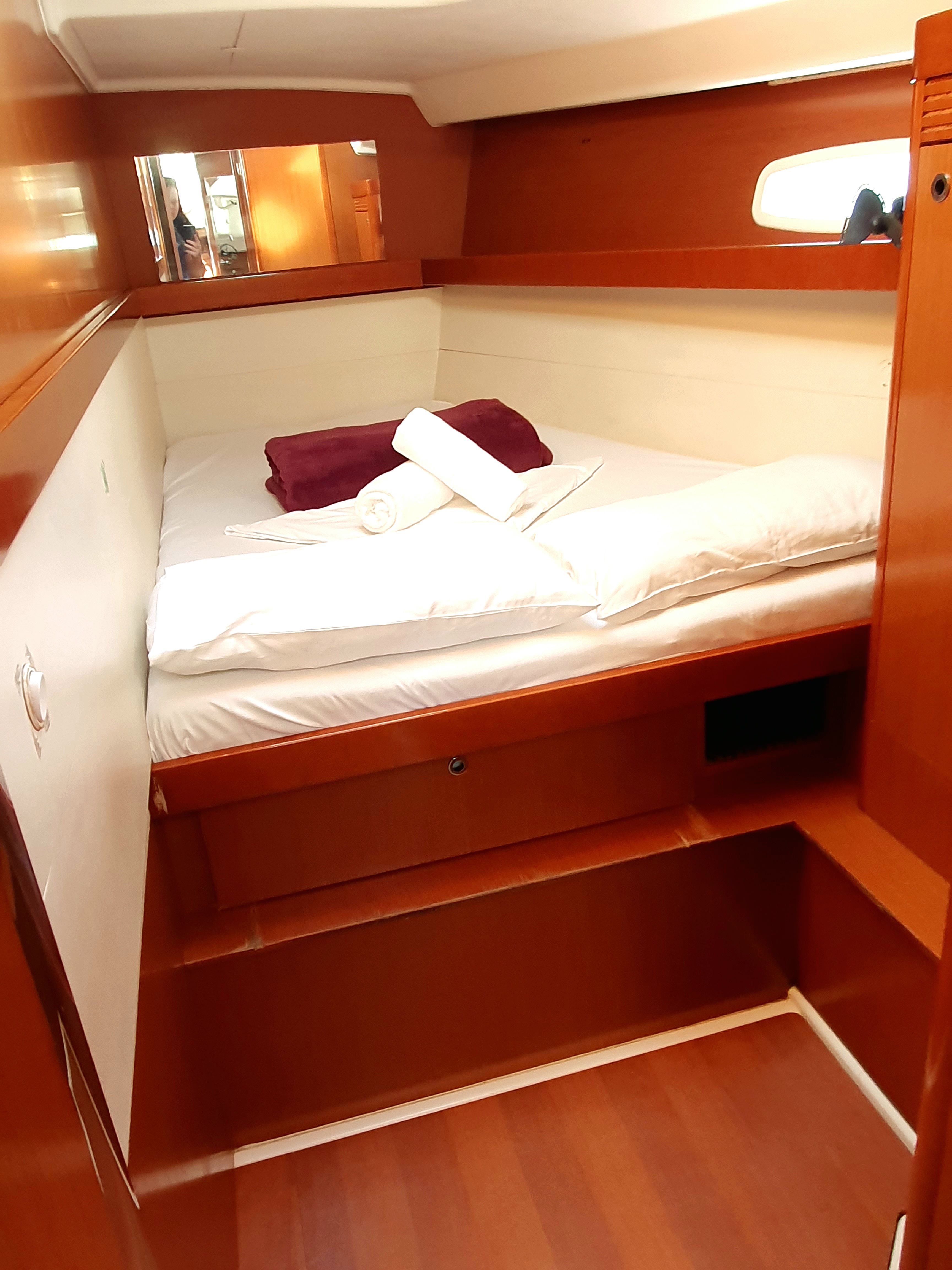 private dbl with ensuite - right 2.jpg