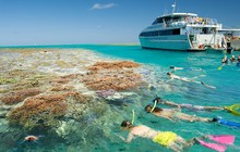 SSaf__dsc7358--snorkelling-lady-.jpg