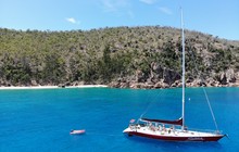 Siska - Aerial Anchored at Bay - Explore Whitsundays.JPG